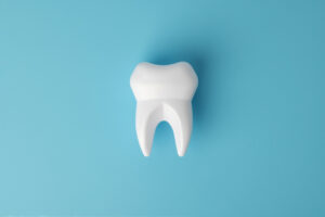 Picture of a white tooth figure against a blue background.